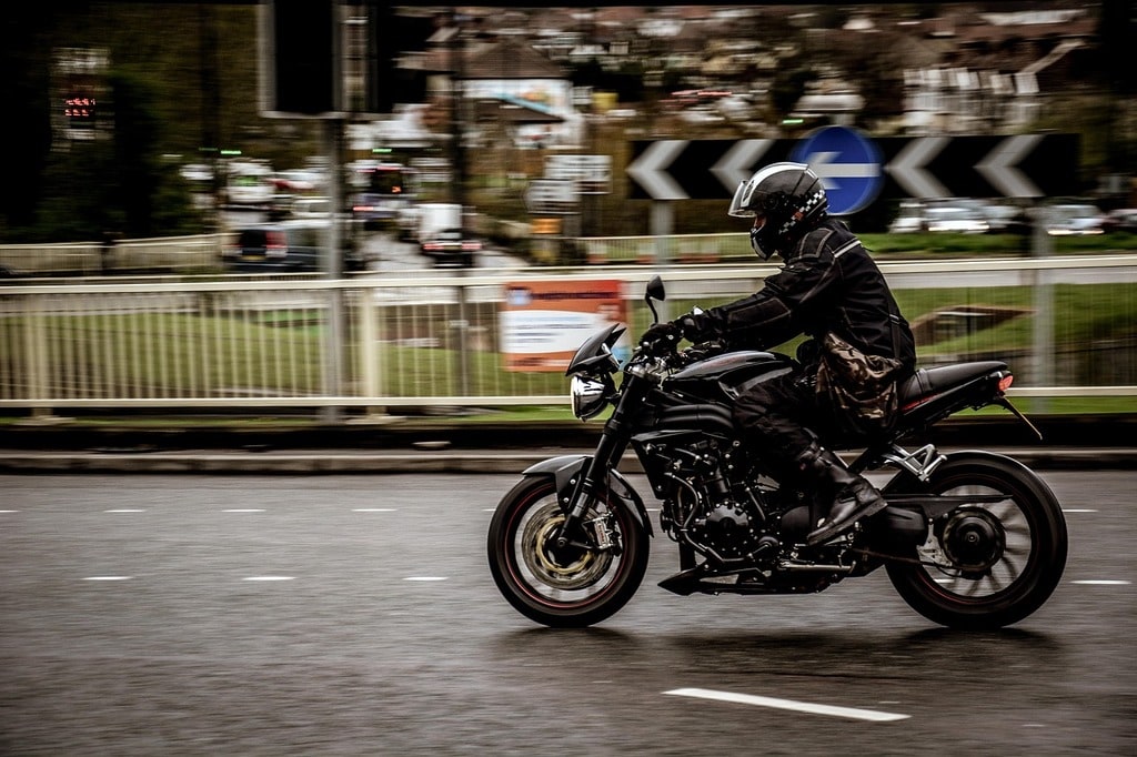 Comparer moto roadster trail et sportive selon usage